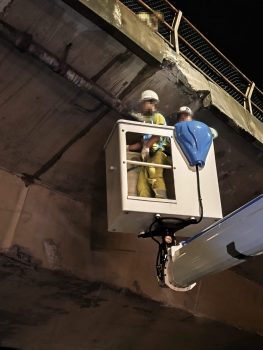inspeccion-losa-puente-cesta-elevadora-trabajo-nocturno